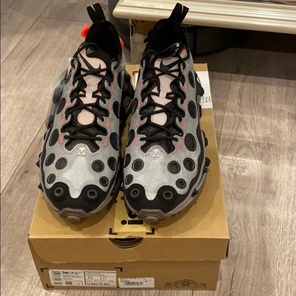 Men’s Nike sneaker